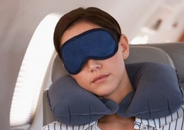 Mách nhỏ 15 mẹo ngủ ngon khi đi máy bay ai cũng nên biết