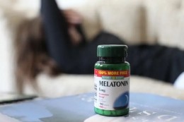 Thuốc Melatonin là gì? Uống nhiều có hại cho sức khỏe không?