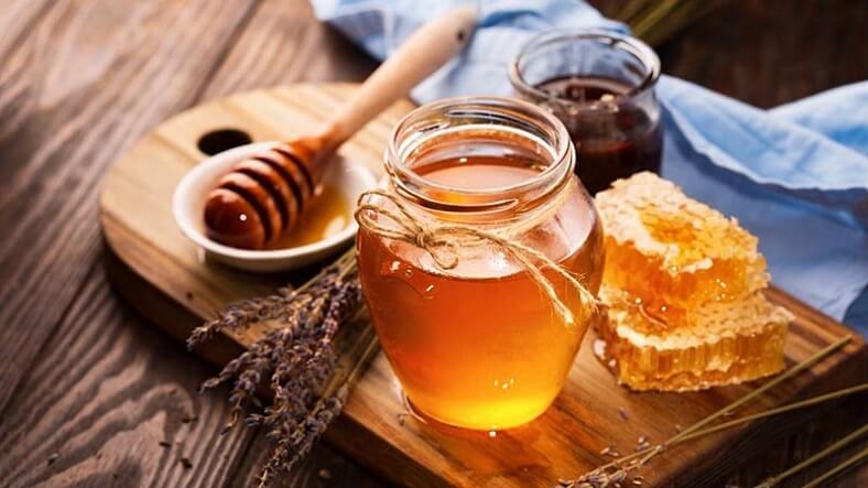 Uống mật ong trước khi ngủ có tốt không?