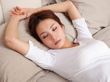 Bật mí tư thế ngủ giúp tăng vòng 1 từ “cam” thành “bưởi” nhanh chóng