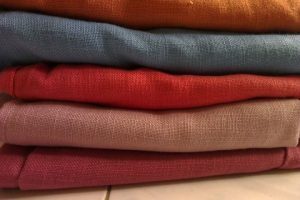 Vải thô là gì? Một số loại vải thô phổ biến và ứng dụng trong đời sống