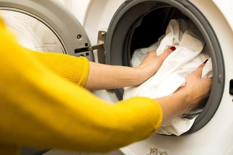 Đừng để máy giặt sấy của bạn phải quá tải với chăn ga gối