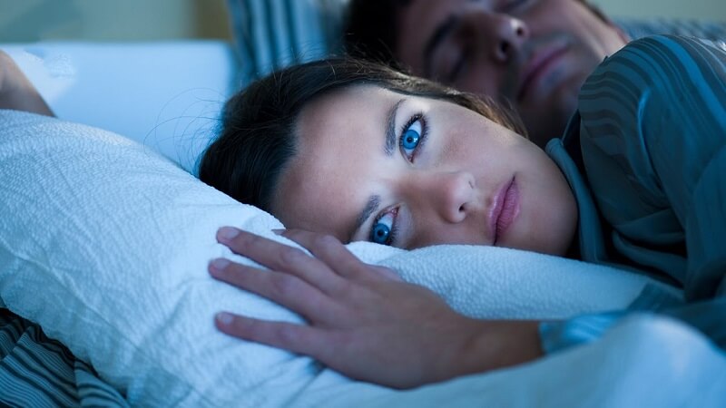 Biến chứng và cách điều trị ngủ mở mắt