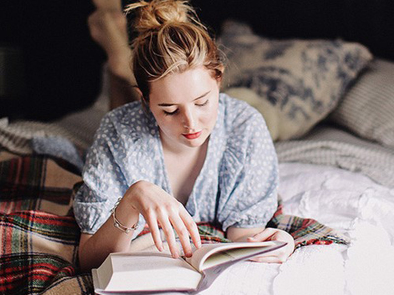 Đọc sách trước khi ngủ giúp bạn ngủ nhanh hơn