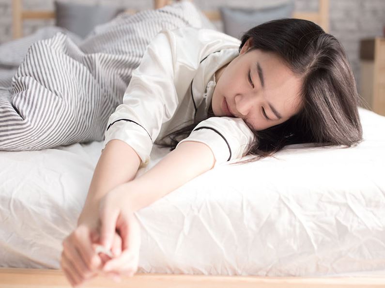 Cách khắc phục tình trạng bị tê tay khi ngủ