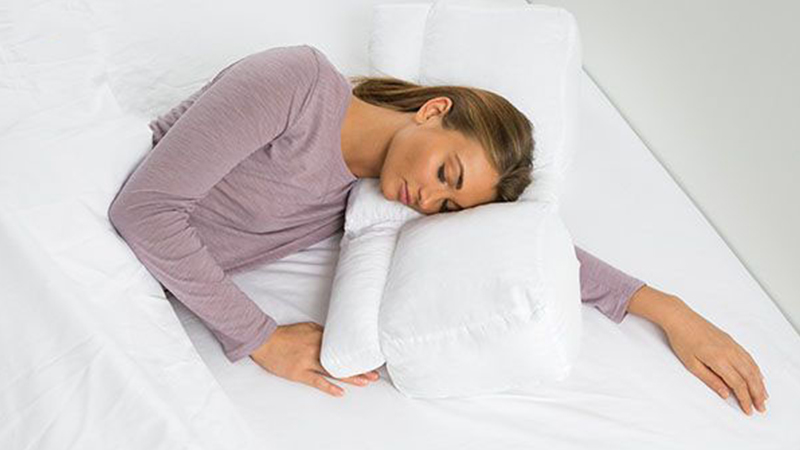 Bị tên tay khi ngủ gần như không nguy hiểm đó chỉ là tác hại khi bạn nằm sai tư thế