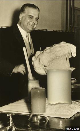  Giáo sư Otto Bayer cùng đồng nghiệp lần đầu tiên tạo ra polyuretan năm 1937