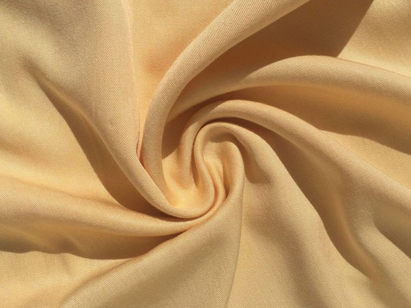 Ưu điểm lớn nhất của polyester là tạo cảm giác mát lạnh khi dùng