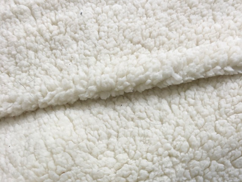 Vải không cừu được làm từ sợi Polyester chứ không phải từ lông cừu